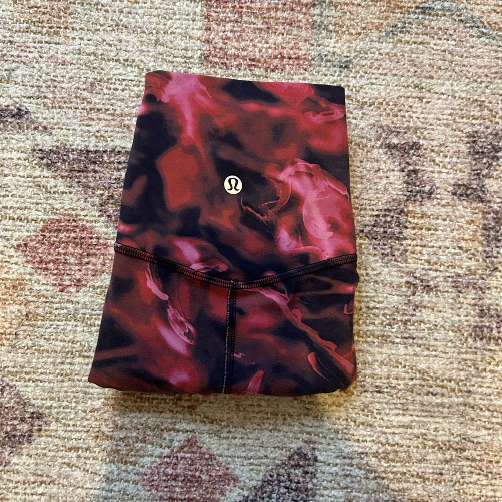 Black and red lululemon align leggings!